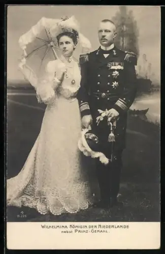AK Königin Wilhelmina von den Niederlanden nebst Prinz-Gemahl in Marine-Uniform