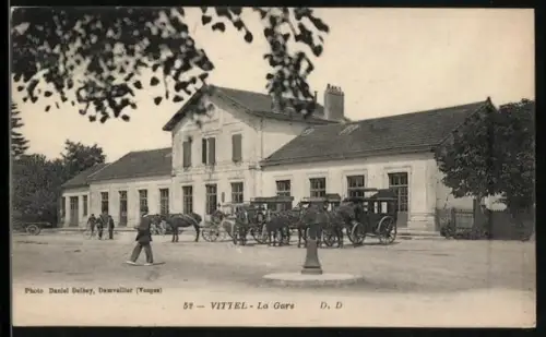 AK Vittel, La Gare, Bahnhof