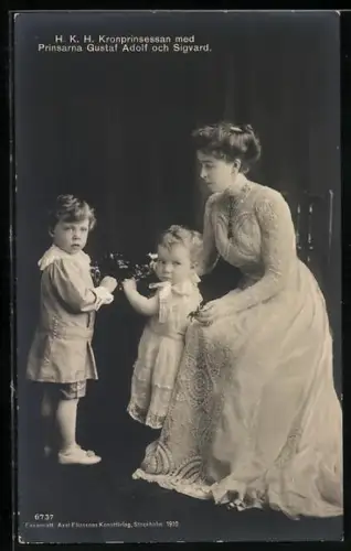 AK Kronprinzessin von Schweden, mit Prinz Gustav Adolf und Sigvard