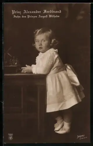 AK Prinz Alexander Ferdinand im Kleid, Sohn von Prinz August Wilhelm von Preussen
