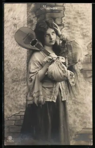 Foto-AK RPH Nr. 1452 /5: Mignon, Mädchen mit Beutel und Saiteninstrument