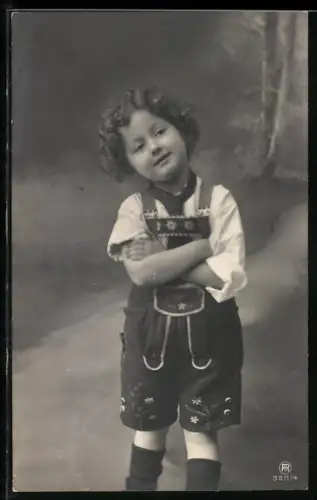 Foto-AK RPH Nr. 3211-4: Junges Kind in Tracht verschränkt die Arme