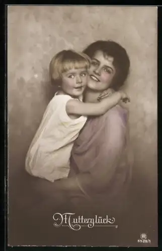Foto-AK RPH Nr. 5529-1: Junge Mutter mit Tochter auf dem Arm