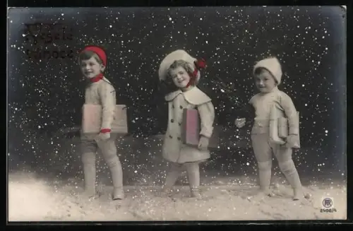 Foto-AK RPH Nr. 2408-4: Drei Kinder im Schnee tragen Weihnachtsgeschenke