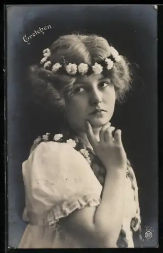 Foto-AK RPH Nr. 2050 /6: Gretchen mit Haarkranz