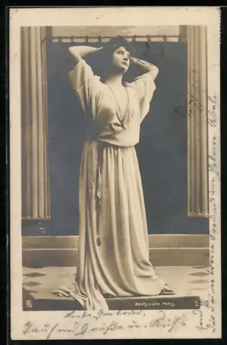 Foto-AK RPH Nr. 352: Dame im wallenden Gewand verschränkt die Arme hinter dem Kopf