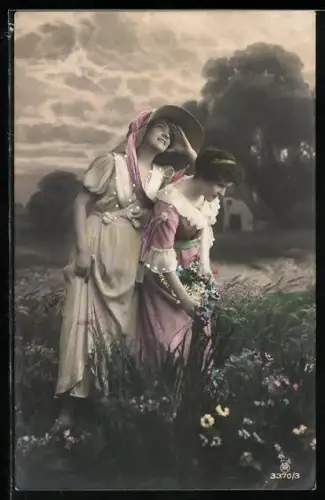 Foto-AK RPH Nr. 3370/3: Zwei Damen auf einer Blumenwiese