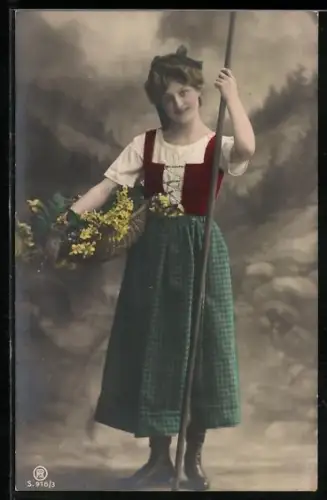 Foto-AK RPH Nr. 916/3: Elegante junge Dame mit Blumenkorb