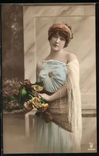Foto-AK RPH Nr. 3242/6: Junge Dame mit Korb voller Rosen