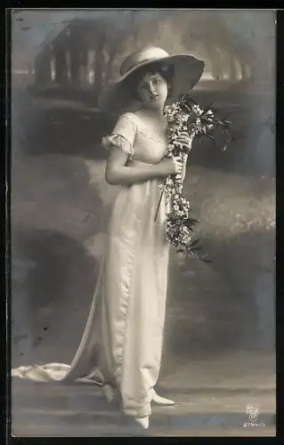 Foto-AK RPH Nr. 2794 /5: Frau im Sommerkleid posierend