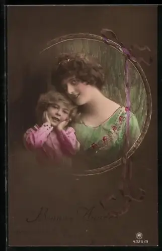 Foto-AK RPH Nr. 4325/3: Frau und Kind in rundem Rahmen