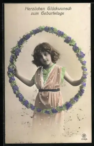 Foto-AK RPH Nr. 2115/4: Kind mit Kranz aus Blumen