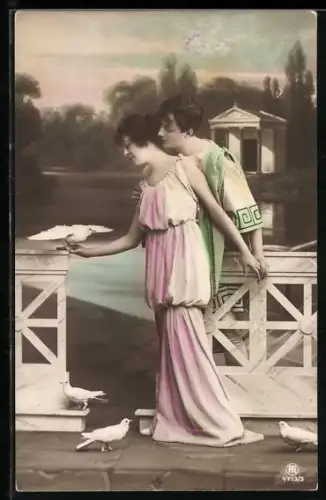 Foto-AK RPH Nr. 4753/3: Paar mit weissen Tauben