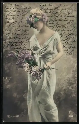 Foto-AK RPH Nr. 3569: Elegante junge Frau mit Fliederblüten