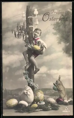 Foto-AK Photochemie Berlin Nr. 4896-4: Junge mit Ostereiern und Osterhase an einem Telegrafenmast