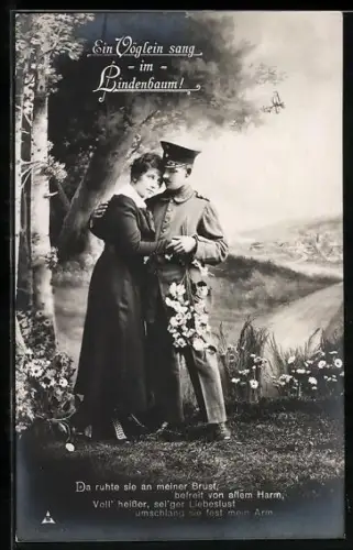 AK Ein Vöglein sang im Lindenbaum, Soldat umarmt sein Mädchen zum Abschied