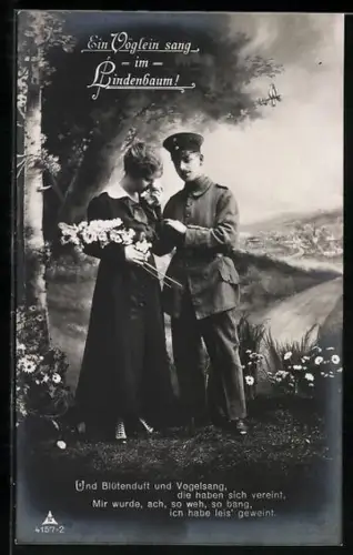Foto-AK Photochemie Berlin Nr. 4157-2: Frau und Soldat stehen unter einem Lindenbaum