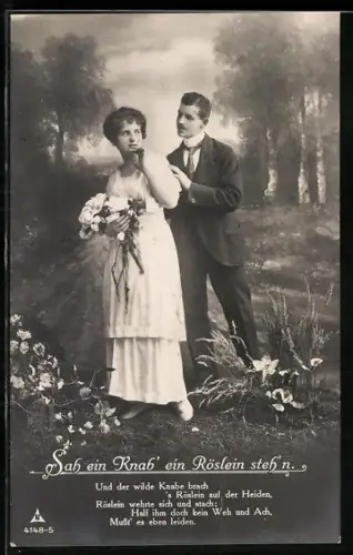Foto-AK Photochemie Berlin Nr. 4148-5: Mann und Frau auf einem Feld, die Frau reagiert abneigend auf die Annäherung