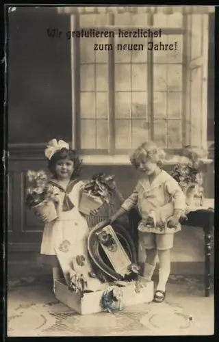 Foto-AK Photochemie Berlin Nr. 998-3: Zwei Kinder übersenden Neujahrsgrüsse