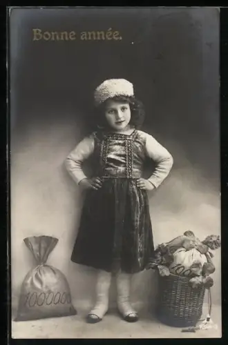 Foto-AK Photochemie Berlin Nr. 7264-3: Mädchen mit Säcken voller Geld wünscht ein frohes neues Jahr