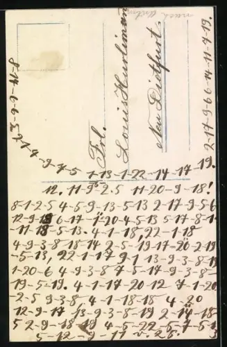 Foto-AK Photochemie Berlin Nr. 5588-5: Mann und Frau küssen sich, während die Frau einen Korb mit Blumen trägt