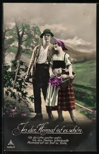 Foto-AK Photochemie Berlin Nr. 5588-3: Mann hält eine Frau im Arm, die einen Korb mit Blumen trägt