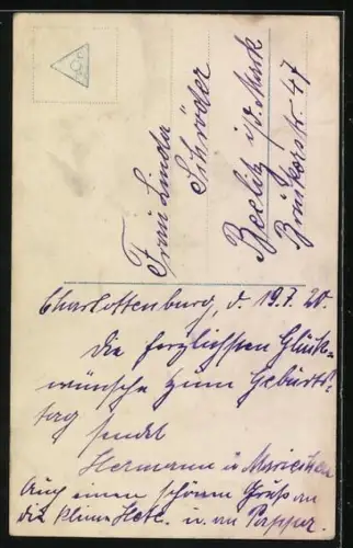 Foto-AK Photochemie Berlin NR 4297-3: junge Dame mit einem Blumenstrauss, Geburtstag