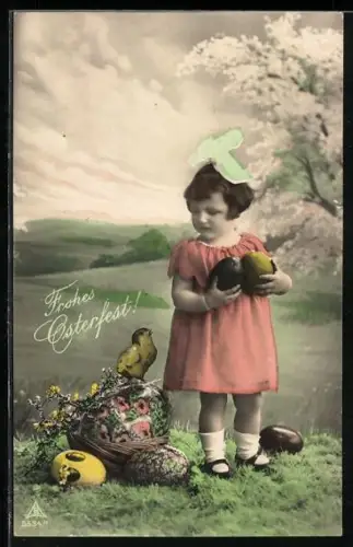 AK Mädchen mit Ostereiern und geschlüpftem Küken