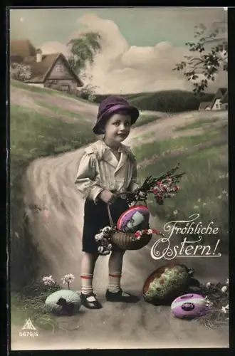 Foto-AK Photochemie Berlin Nr. 5679-6: Kind mit einem Korb voller übergrosser Ostereier wünscht Fröhliche Ostern