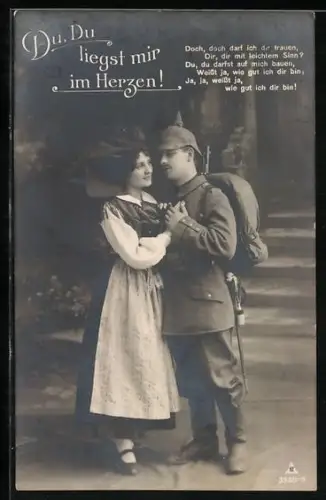 Foto-AK Photochemie Berlin Nr. 3529-5: Frau steht Hand in Hand mit einem Soldaten