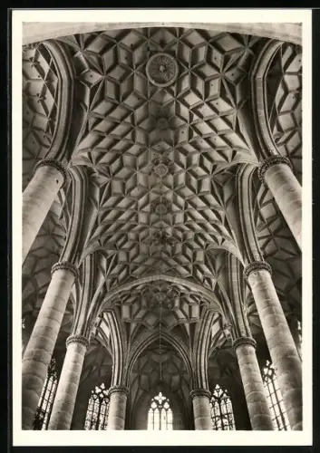 Foto-AK Deutscher Kunstverlag, Nr. 11 a: Schwäb. Gmünd, Heiligkreuzmünster, Pfeiler und Netzgewölbe im Chor