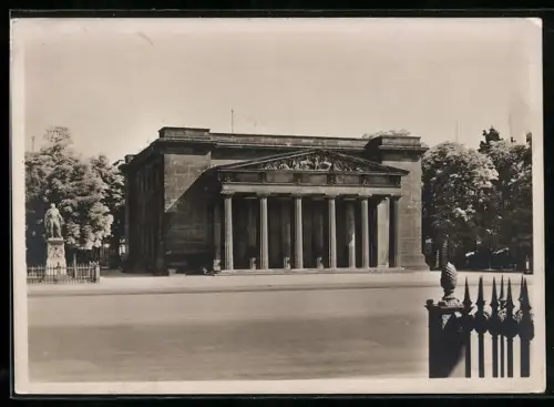 Foto-AK Deutscher Kunstverlag, Nr. 33: Berlin, Neue Wache