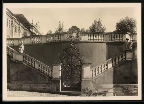 Foto-AK Deutscher Kunstverlag, NR 5: Meersburg am Bodensee, Neues Schloss, Treppe vom alten zum neuen Schloss