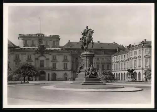 Foto-AK Deutscher Kunstverlag, NR 2: Mannheim, Sxchloss, Mittelbau & Denkmal Kaiser Wilhelms I.