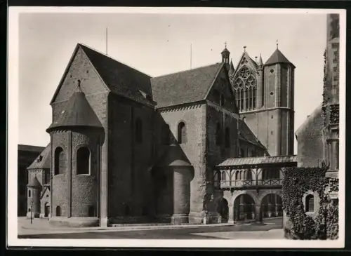 Foto-AK Deutscher Kunstverlag: Braunschweig, Dom mit Strassenpartie