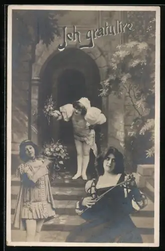 AK Fotomontage drei Frauen mit Blumensträussen und einer Laute