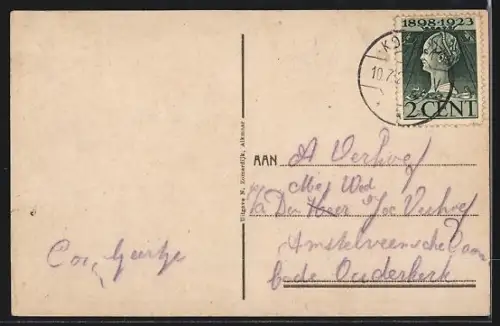 AK Koedijk, Uferstrasse mit Ortspanorama, Boote