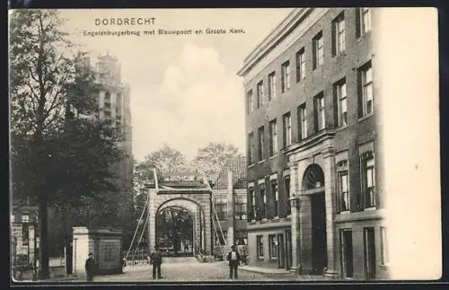 AK Dordrecht, Engelenburgerbrug met Blauwpoort en Groote Kerk