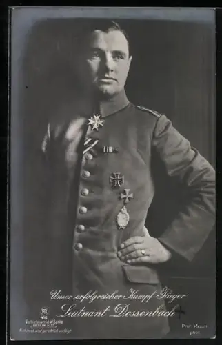 Foto-AK Nr. 416: Erfolgreicher Kampfflieger Leutnant Dossenbach in Uniform mit Orden
