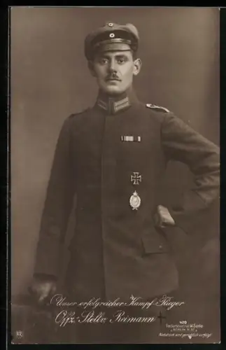Foto-AK Sanke Nr. 429: Offz.-Stellv. Reimann in Uniform mit Flugzeugführerabzeichen und EK I