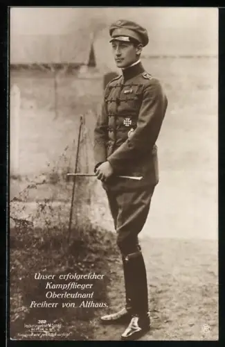 Foto-AK Sanke Nr. 382: Flugzeug, Kampfflieger Oberleutnant Freiherr von Althaus in Uniform
