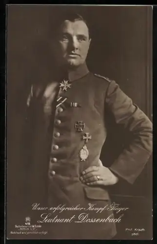 Foto-AK Nr. 416: Erfolgreicher Kampfflieger Leutnant Dossenbach in Uniform mit Orden