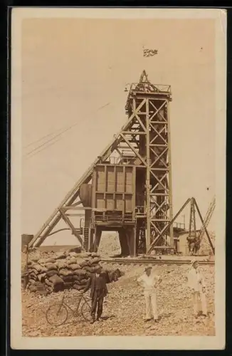 Foto-AK Johannesburg, Gold Mine, Headgear and Workers