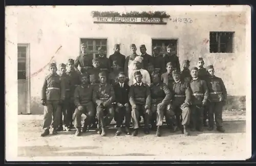 Foto-AK Engelhartszell, Männer d. Freiw. Arbeitsdienst im Gruppenbild