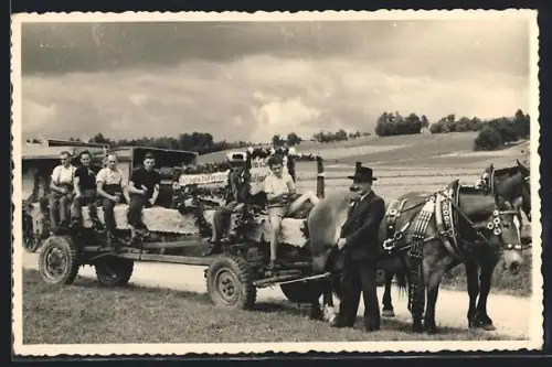Foto-AK Neukirchen am Walde, Geschmückte Kutsche, Granit