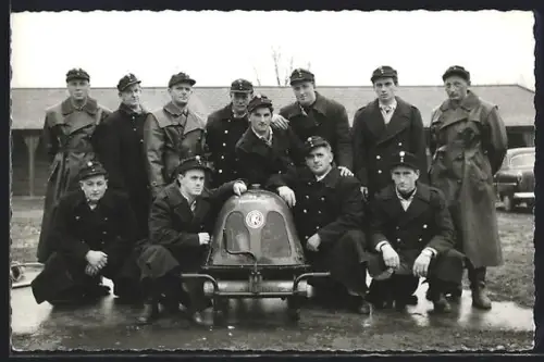 Foto-AK Nussbach /Kremstal, Gruppenbild von Männern der Feuerwehrschule