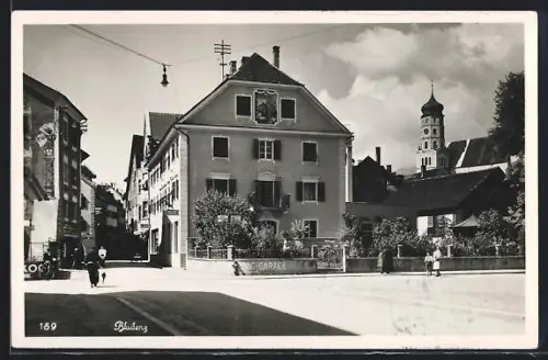 AK Bludenz, Partie an der Stadtapotheke, Blick zur Kirche