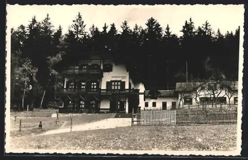 Foto-AK Mürzzuschlag /Steyermark, Deutsche Gemeindeverwaltungsschule, Aussenansicht