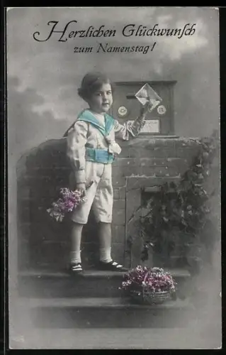 AK Kind in Matrosenanzug wirft einen Brief in den Briefkasten