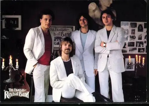 AK Musiker der Beatles Revival Band in weissen Anzügen